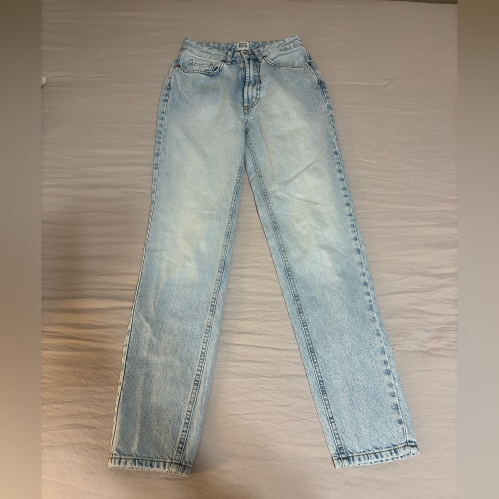 BDG High Ride Light Wash Straight Leg Mom Jean